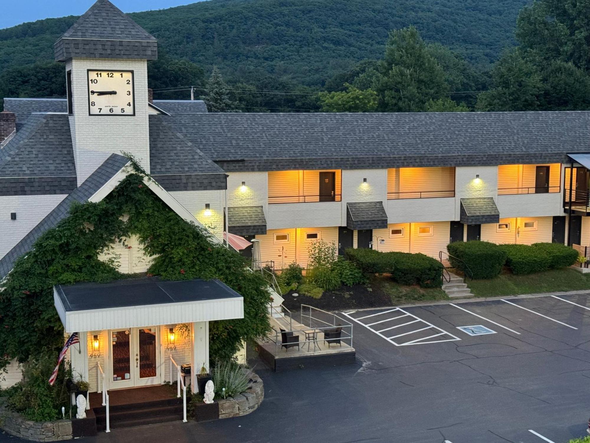 The Black Mountain Inn ブラトルバラ エクステリア 写真